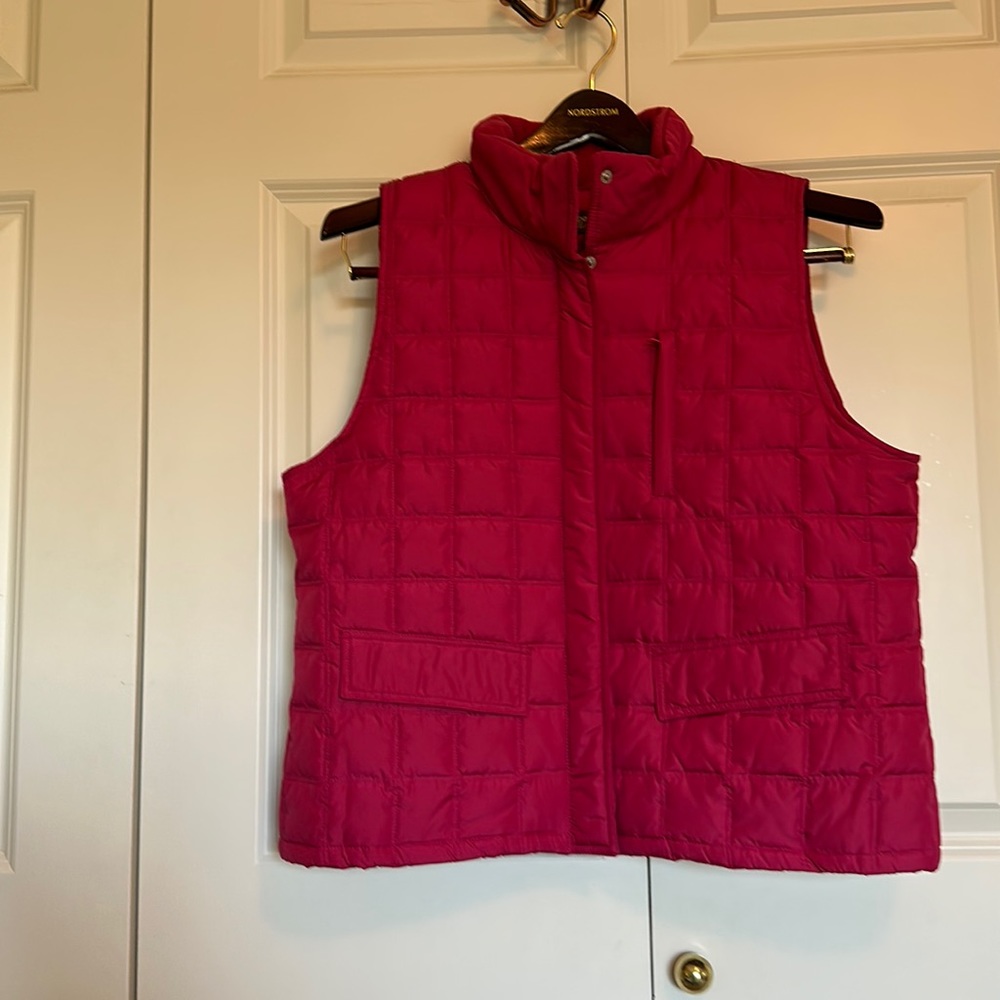 Reaction  by Kenneth Cole Women’s down vest  quilted slightly puffer XL.